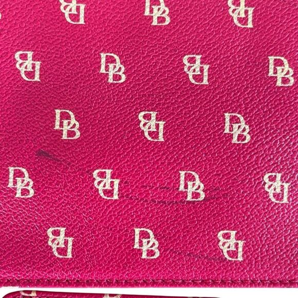 Dooney and Bourke wristlet and card holder - Picture 4 of 4